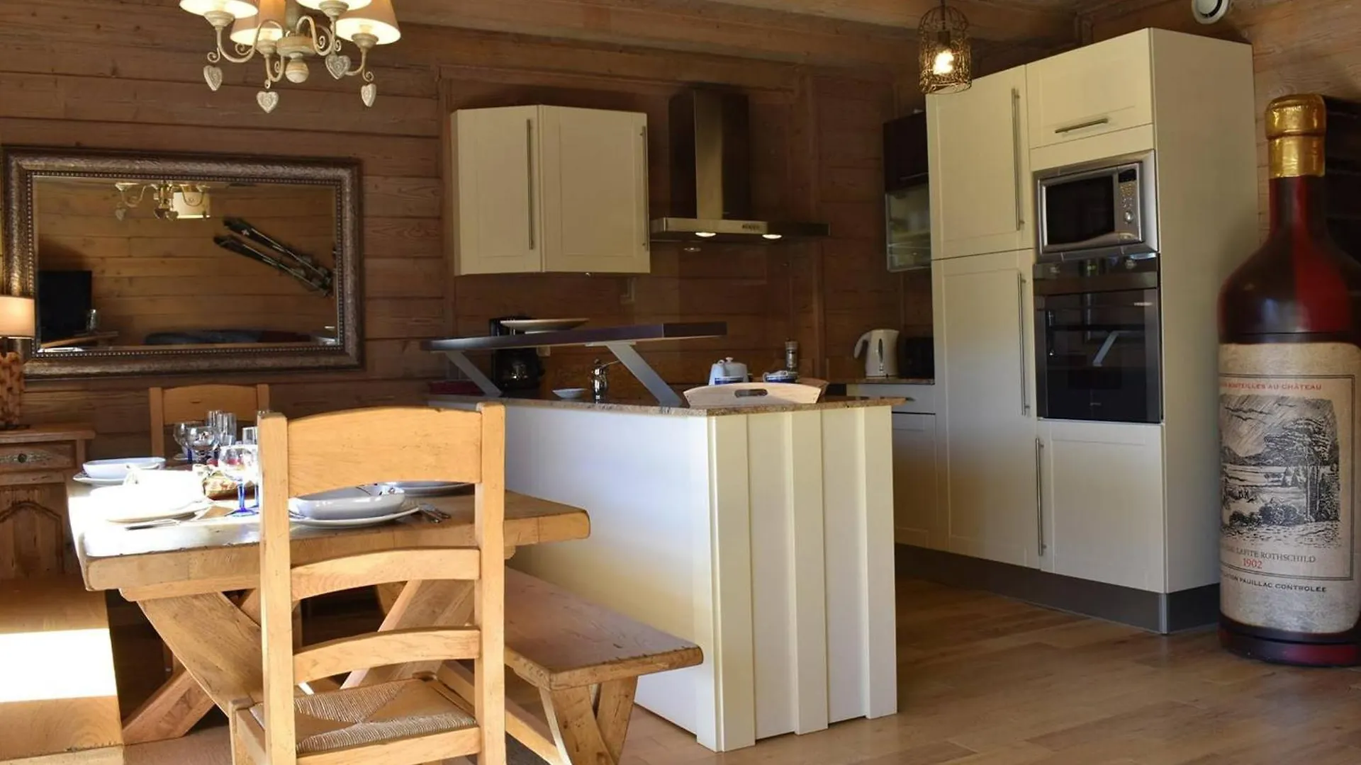 Appartement 4 Pieces Pour 6 Personnes, Meribel - Equipements Modernes, Balcons, Parking, Wifi, 4 Etoiles - Fr-1-180-615 contacts